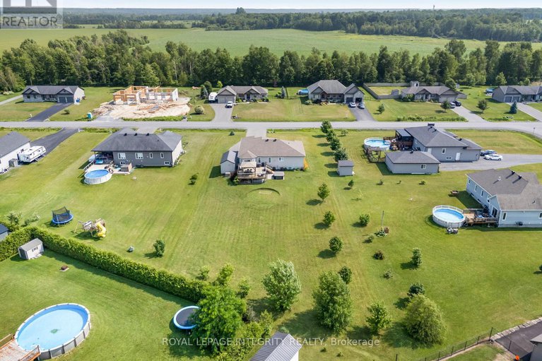 28552099/251-des-violettes-street/clarencerockland-twp/clarence-rockland/ontario/K0A2A0_37