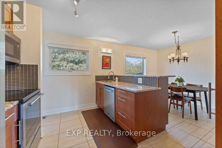 29077566/19-sunnycrest-drive/city-viewskylinefisher-heightsparkwood-hills/ottawa/ontario/K2E5Y3_12