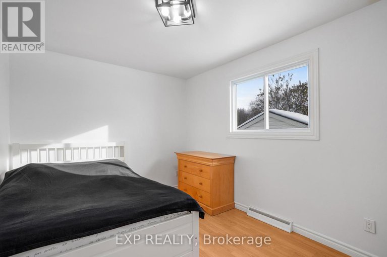 29139748/133-high-street/vankleek-hill/champlain/ontario/K0B1R0_17