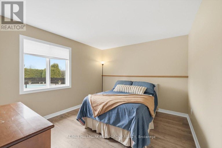 29249194/1147-fieldown-street/cumberland-ridge/ottawa/ontario/K4C1R7_15