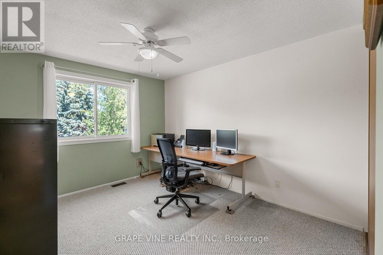 28662604/34-four-seasons-drive/borden-farmstewart-farmcarleton-heightsparkwood-hills/ottawa/ontario/K2E7P8_17