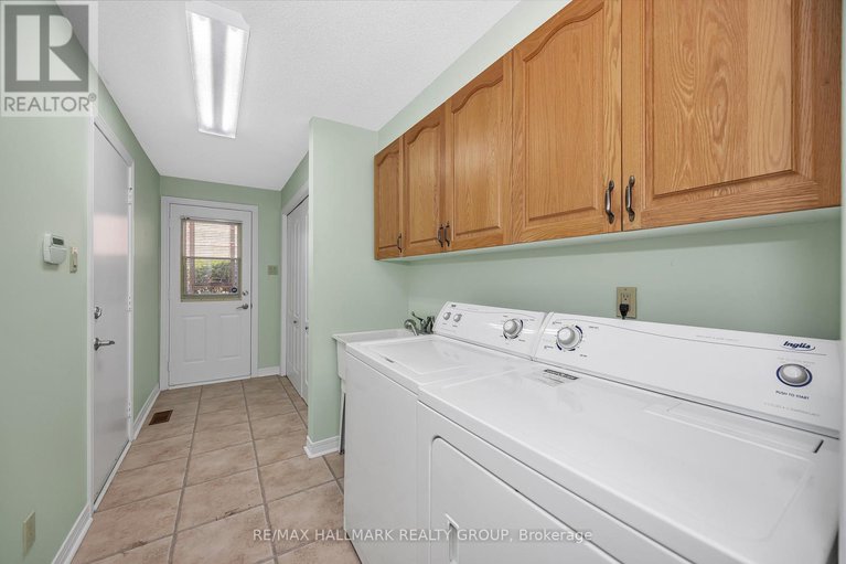 28845636/1725-autumn-ridge-drive/chapel-hill/ottawa/ontario/K1C6Z1_22