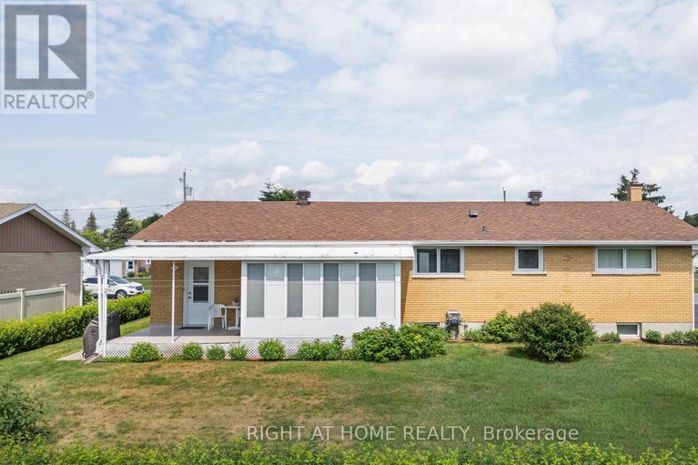 28599787/2355-raymond-street/town-of-rockland/clarence-rockland/ontario/K4K1K3_4