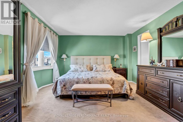 28226531/1752-lafrance-drive/queenswood-heights-south/ottawa/ontario/K1E2H2_17