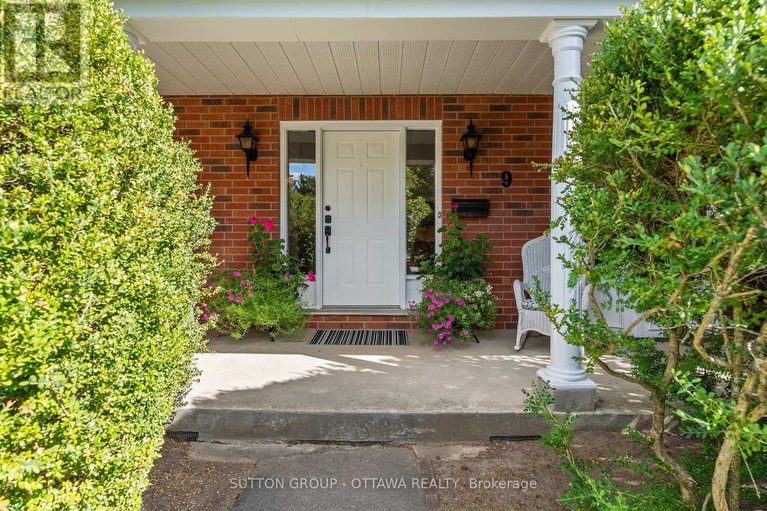 28824766/9-sundance-court/sheahan-estatestrend-village/ottawa/ontario/K2H8T4_3