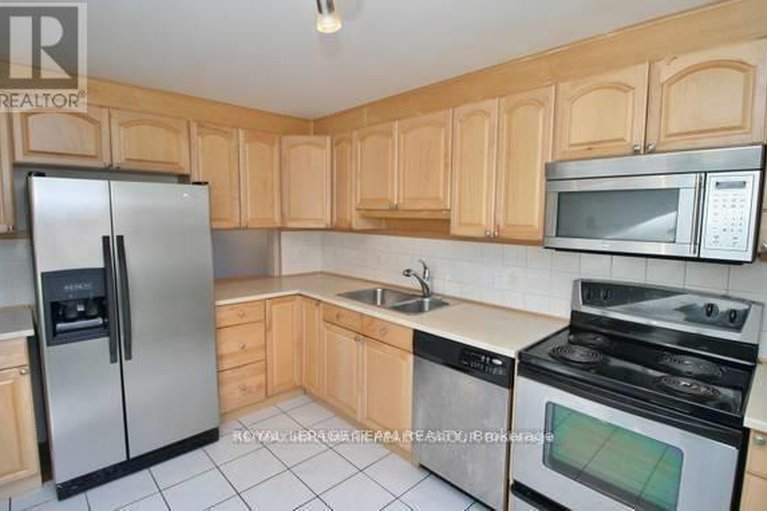 28359553/73-1957-stonehenge-crescent-e/pineview/ottawa/ontario/K1B4N7_5