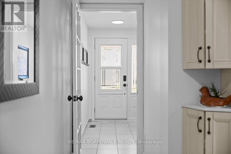 29671423/1837-windflower-way/chapel-hill/ottawa/ontario/K1C5Z8_3