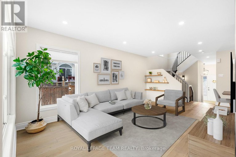 29425119/1925-windwood-place/chapel-hill/ottawa/ontario/K1C7K7_8