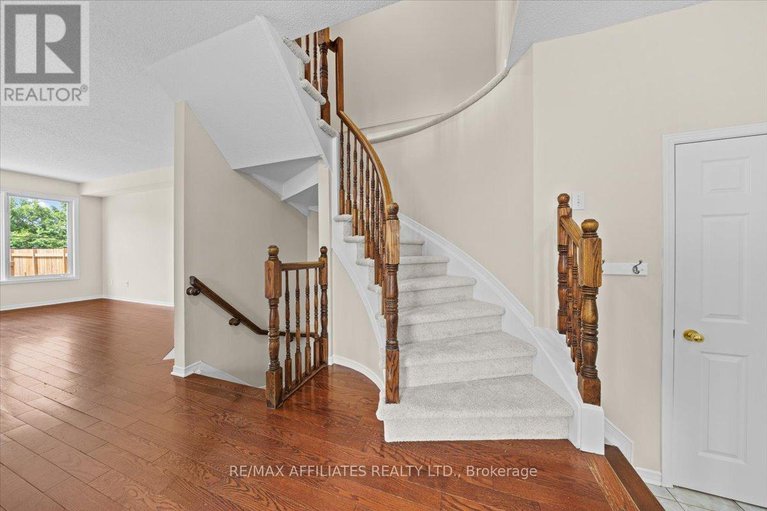 28647317/1510-duplante-avenue/fallingbrookpineridge/ottawa/ontario/K4A3Y8_17