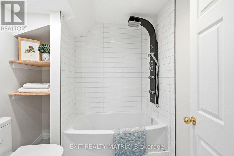 29675107/194-flowing-creek-circle/emerald-meadowstrailwest/ottawa/ontario/K2M2R7_22