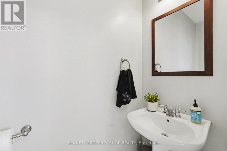 29403613/159-conifer-creek-circle/emerald-meadowstrailwest/ottawa/ontario/K2M0M2_9