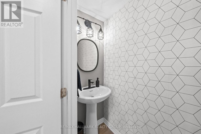 29402319/128-sunshine-crescent/notting-hillsummerside/ottawa/ontario/K4A0V3_20