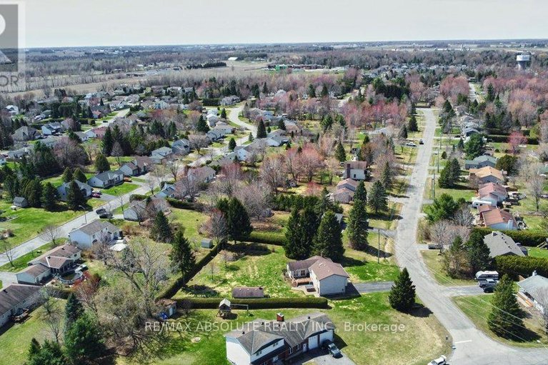 29665092/535-gascon-street/village-of-russell/russell/ontario/K4R1C6_47