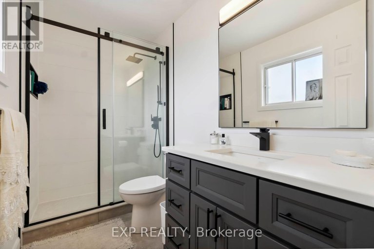 28509439/2092-legrand-crescent/queenswood-heights-south/ottawa/ontario/K1E3T6_14