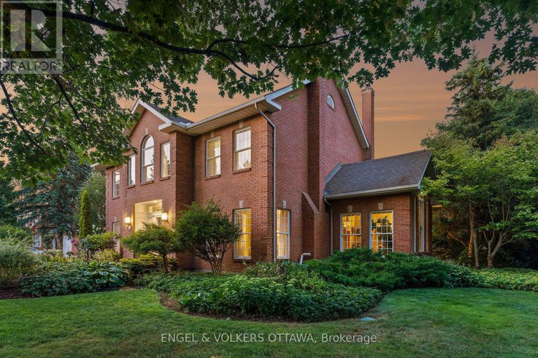 28923868/5557-pettapiece-crescent/manotick-village-manotick-estates/ottawa/ontario/K4M1C5_2