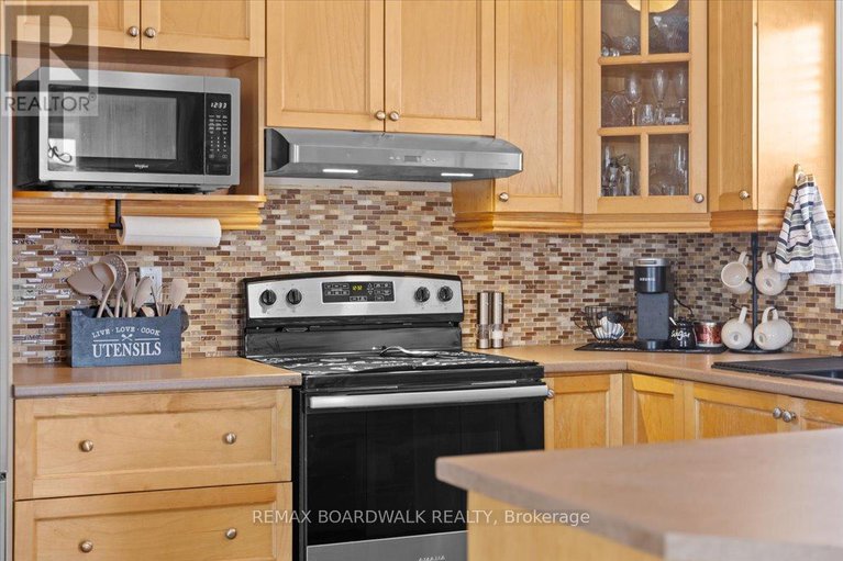 29372610/2285-cecile-crescent/town-of-rockland/clarence-rockland/ontario/K4K1S2_20