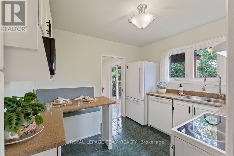 29371240/123-abbeyhill-drive/glencairnhazeldean/ottawa/ontario/K2L1H4_16