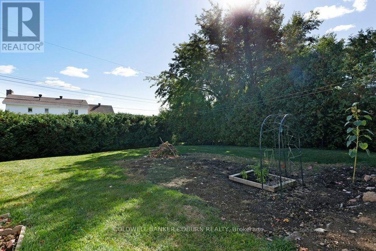 28976426/12-maple-avenue/iroquois/south-dundas/ontario/K0E1K0_28