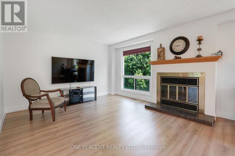 28549707/6585-6585-bilberry-drive/convent-glen-north/ottawa/ontario/K1C4N4_19