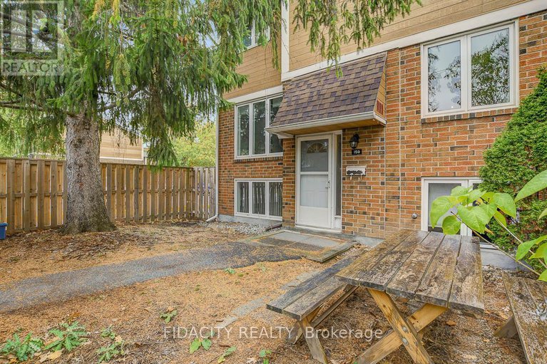 29411754/61-159-salter-crescent/beaverbrook/ottawa/ontario/K2K1Y8_1