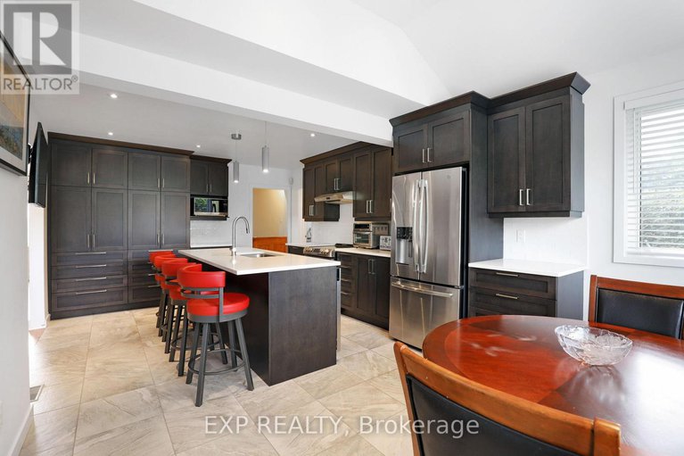 28625166/1382-fisher-avenue/city-viewskylinefisher-heightsparkwood-hills/ottawa/ontario/K2C1X1_15