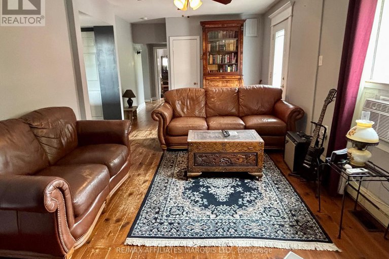 28764932/452-dominion-st-street-s/alexandria/north-glengarry/ontario/K0C1A0_7