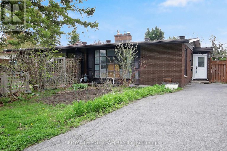 28494304/52-bowhill-avenue/borden-farmstewart-farmcarleton-heightsparkwood-hills/ottawa/ontario/K2E6S7_2