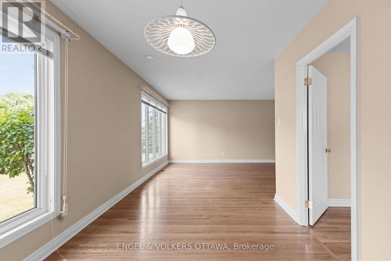 28797761/28-parker-avenue/meadowlandscrestview/ottawa/ontario/K2G3A7_13