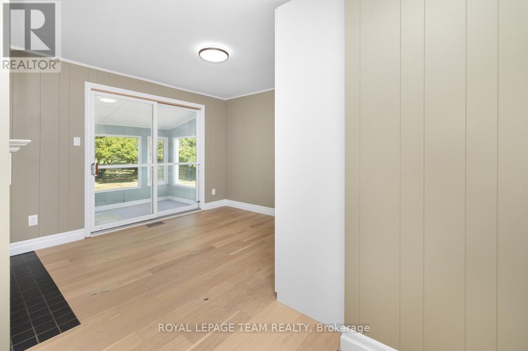 28822085/1245-fairway-drive/manotick-south-to-roger-stevens/ottawa/ontario/K4M1B3_21