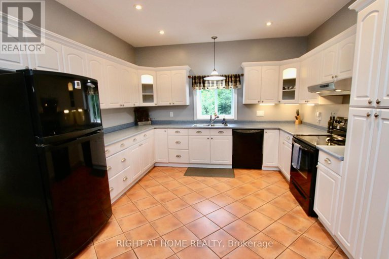 28500319/13928-connaught-road-s/north-dundas-winchester-twp/north-dundas/ontario/K0C1H0_12