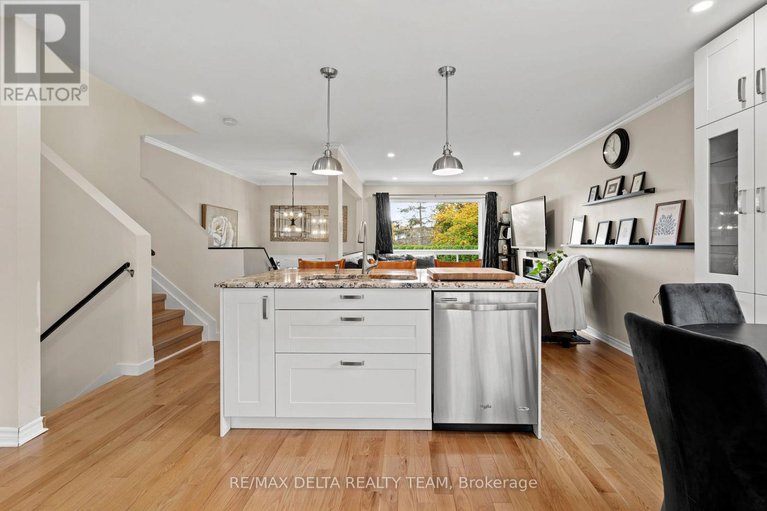 29027836/1099-des-erables-court/clarencerockland-twp/clarence-rockland/ontario/K4K1K9_12