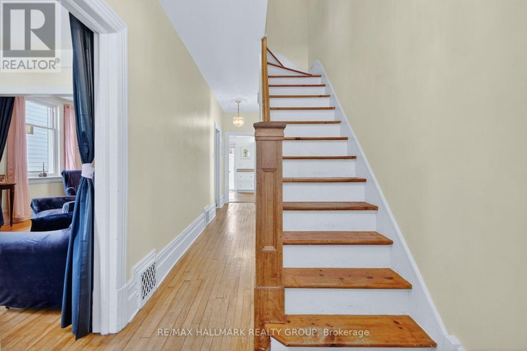 29421781/512-melbourne-avenue/mckellarhighland/ottawa/ontario/K2A1W5_4