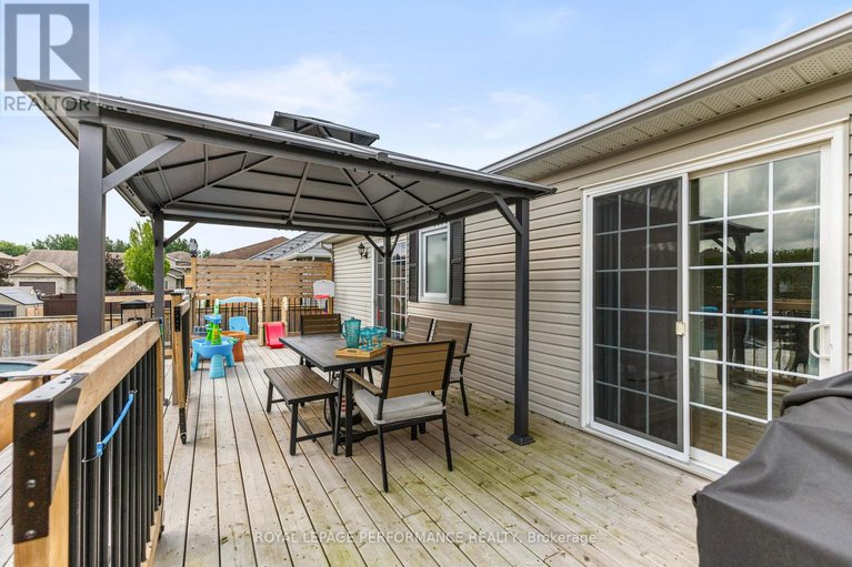 29305274/7-settlement-lane/village-of-russell/russell/ontario/K4R0A4_29