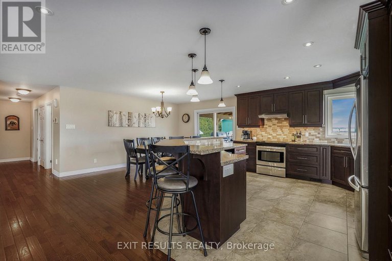 29689053/1887-champlain-street-e/clarencerockland-twp/clarence-rockland/ontario/K0A1N0_15