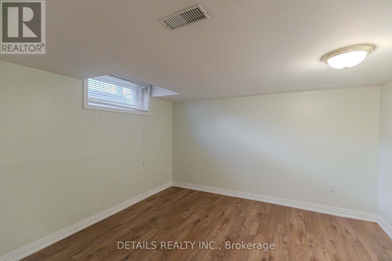 29074499/2592-crosscut-terrace/emerald-woodssawmill-creek/ottawa/ontario/K1T4A1_31