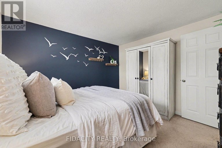 29485889/28-glamorgan-drive/glencairnhazeldean/ottawa/ontario/K2L1P9_18