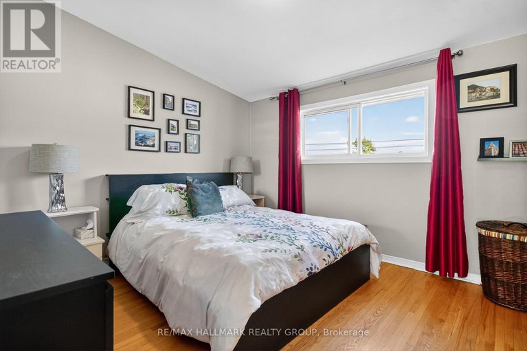 28891693/2074-featherston-drive/urbandale-acres/ottawa/ontario/K1H6R3_11