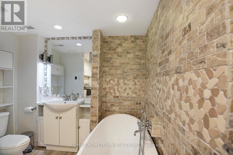 28510272/1643-county-road-2-road/augusta-twp/augusta/ontario/K0E1T0_28