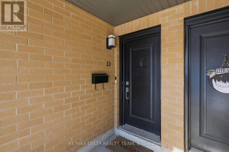 29301547/6-33-bergeron-private/chapel-hill/ottawa/ontario/K1C0C2_3