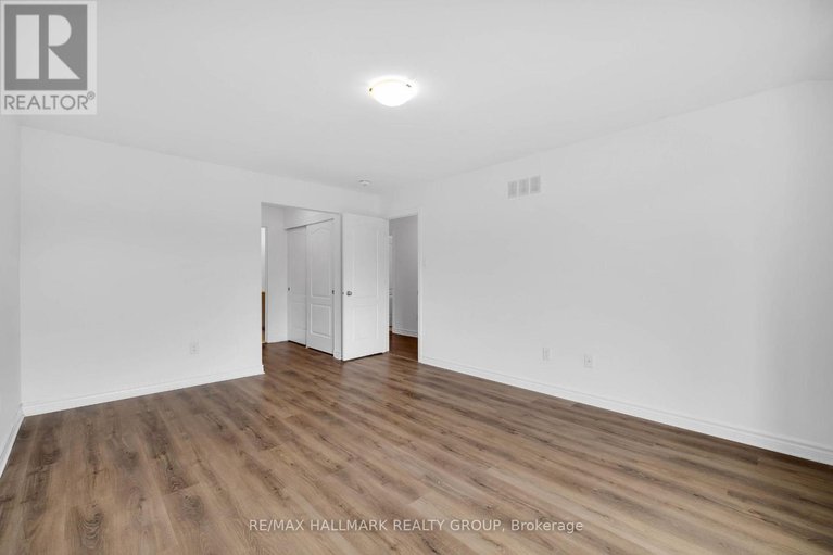 28451825/276-big-dipper-street/riverside-southgloucester-glen/ottawa/ontario/K4M0J6_20