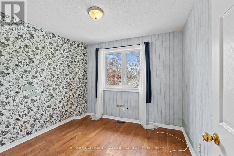 28323981/11-highmont-court/kanata-lakesheritage-hills/ottawa/ontario/K2T1B3_26