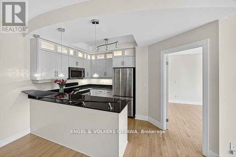 29608372/505-95-bronson-avenue/ottawa-centre/ottawa/ontario/K1R1E2_16
