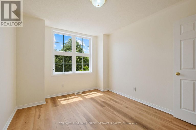 28482188/107-columbia-avenue/hunt-club/ottawa/ontario/K1V1Z3_27