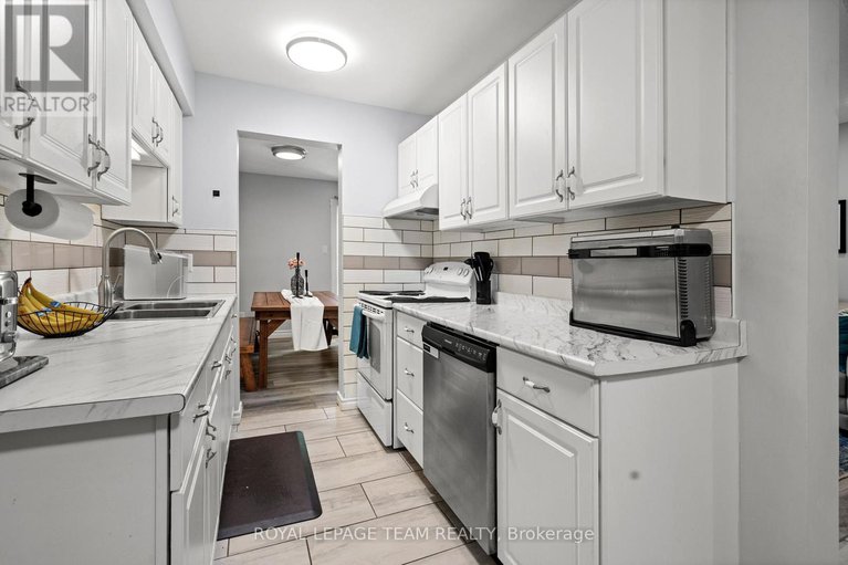 28902935/1578-cheevers-crescent/fallingbrookpineridge/ottawa/ontario/K4A2J8_11