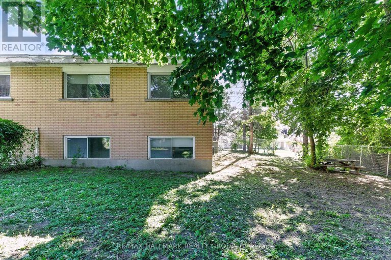 28647826/1127-maitland-avenue/copeland-park/ottawa/ontario/K2C2B8_37