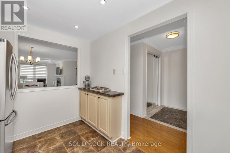 28469437/302-939-north-river-road/overbrook/ottawa/ontario/K1K3V2_8