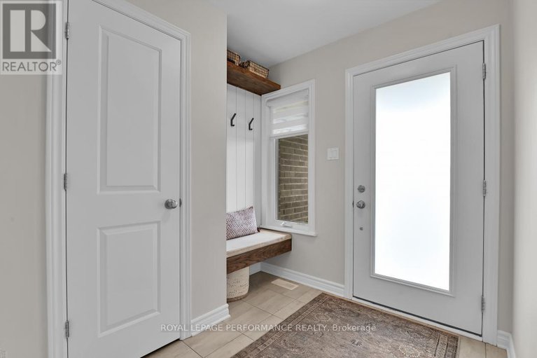 28973137/22-verglas-lane/mer-bleuebradley-estatesanderson-park/ottawa/ontario/K1W0P5_2