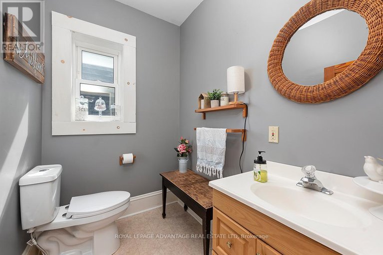 28631022/6-foster-avenue/smiths-falls/smiths-falls/ontario/K7A1K1_26