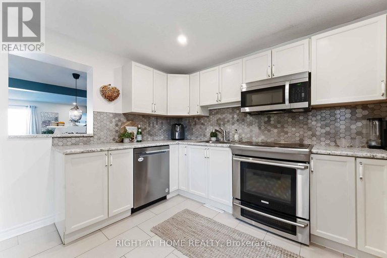 28737074/1-berkshire-way/pheasant-run/ottawa/ontario/K2J2B1_17