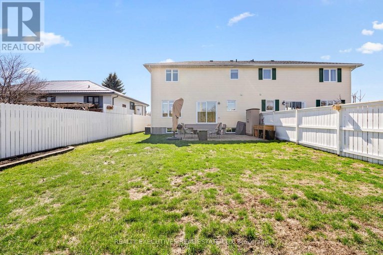 29633987/5520-bridlewood-court/iroquois/south-dundas/ontario/K0E1K0_28